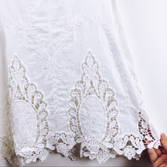 #88 White Flower Outlined Tank Top - Picture 7 of 8